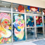 写真:尾道市立栗原北小学校窓アート